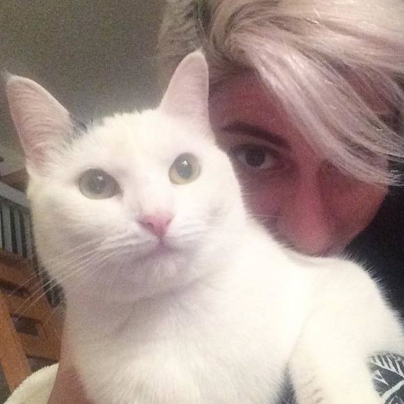 Meet your Posher, Becca - Picture 2 of 2